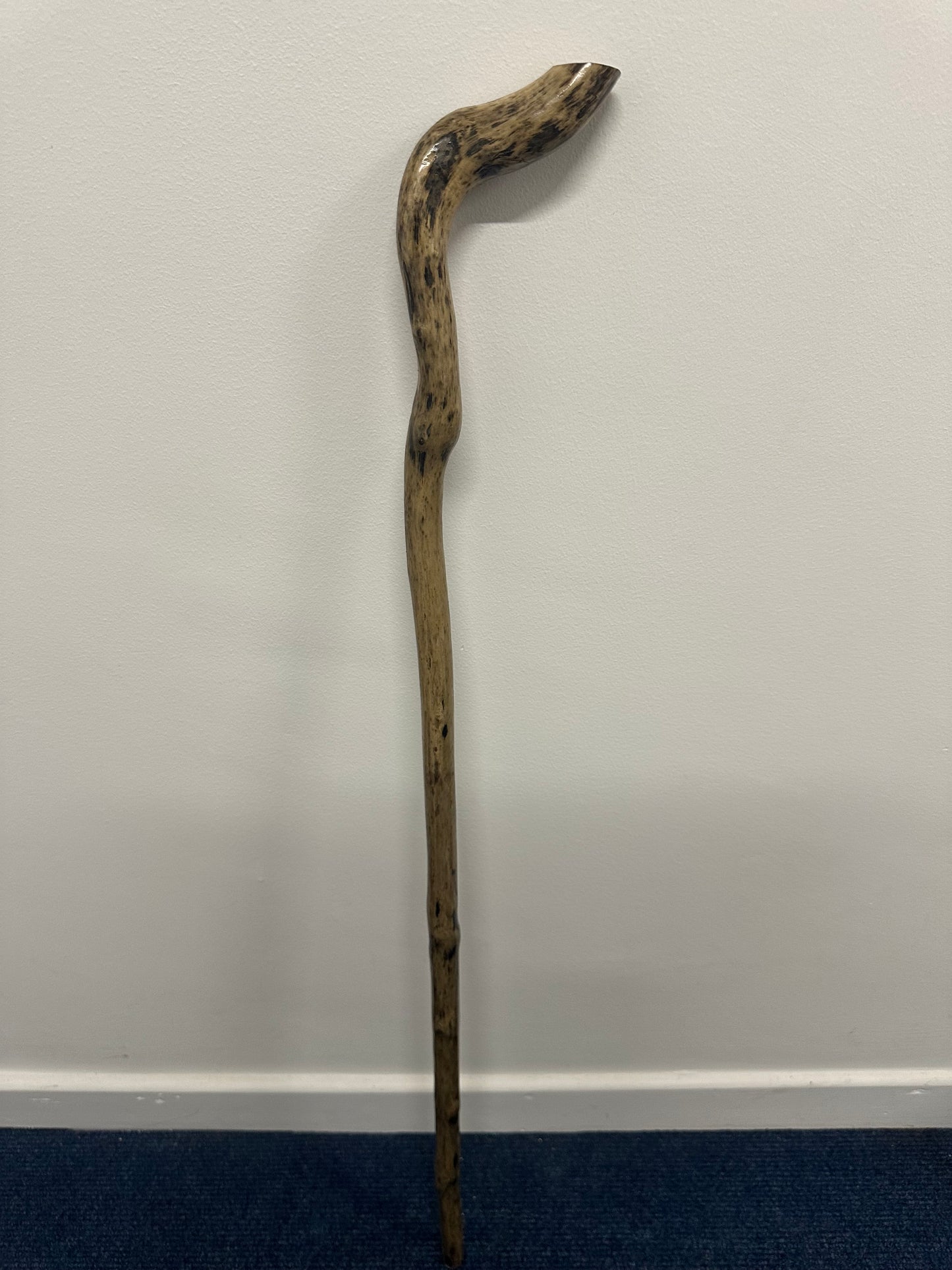 Speckled Hazel Walking Stick with Twisted Top – 95cm