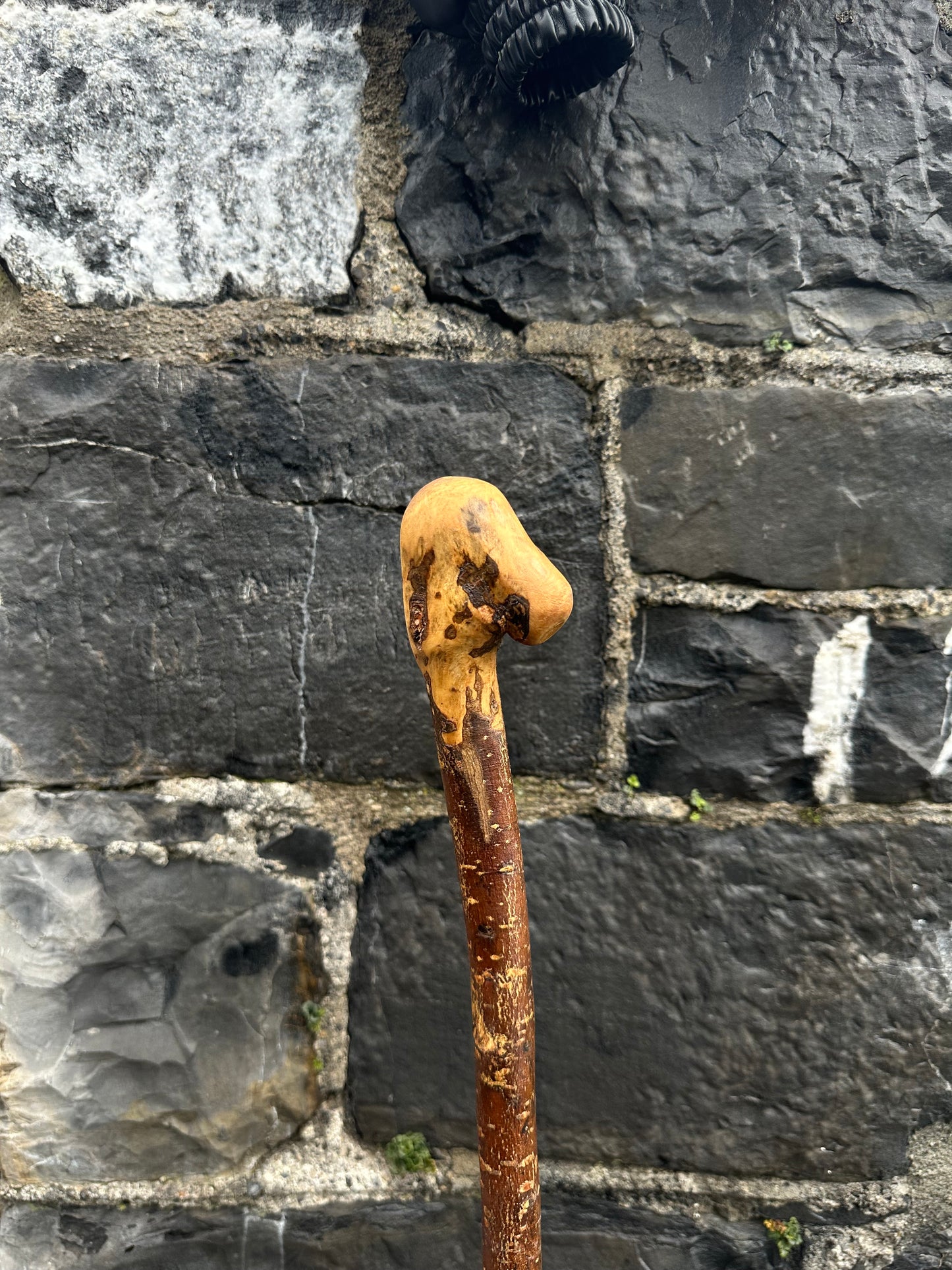 Irish Holly Walking Stick with Small L Handle – 106 cm (41.7”)