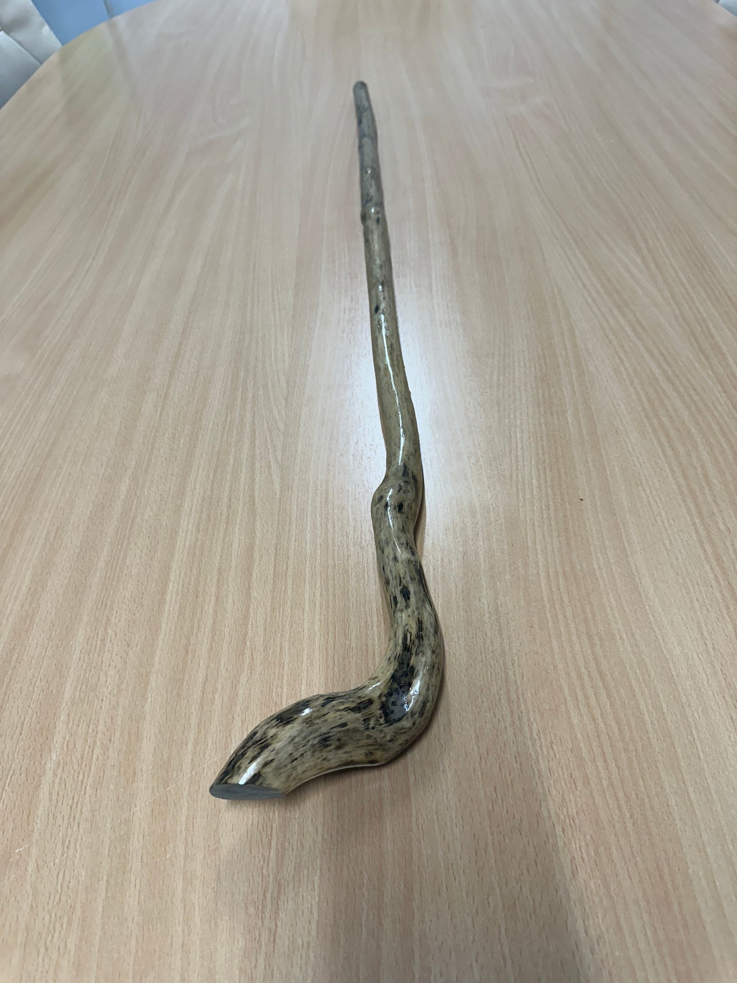 Speckled Hazel Walking Stick with Twisted Top – 95cm